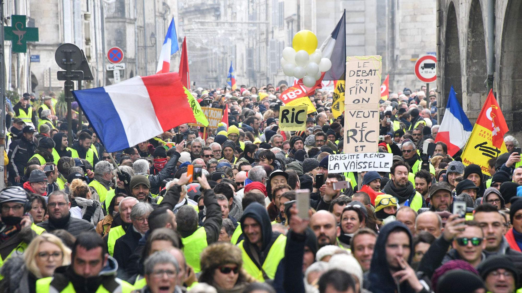 Gilets jaunes après l acte 9 place au grand débat Revolution Jaune