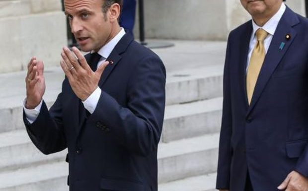 « Emmanuel Macron se maquille même les mains ! » : un député « En Marche » raconte la fatigue extrême du président