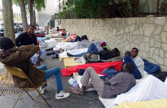 Migrants : des associations accusent l’Etat de « mise en danger délibérée »