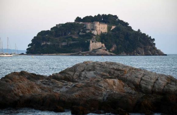 Le fort de Brégançon cible d’une quarantaine de « gilets jaunes »