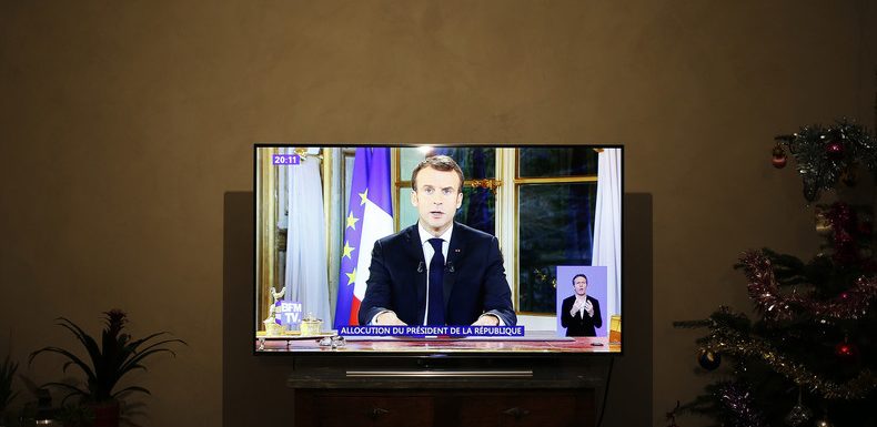 L’opposition tire à feu nourri sur les mesures de Macron face à la crise des Gilets jaunes
