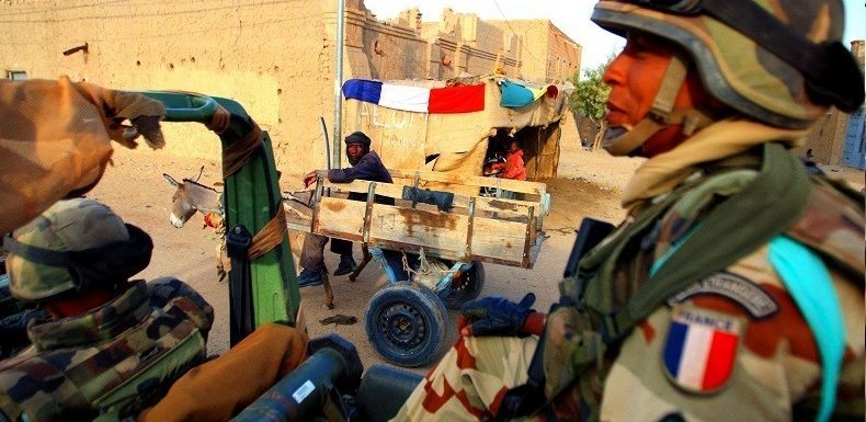 Emmanuel Macron réveillonne avec les soldats français de Barkhane au Tchad