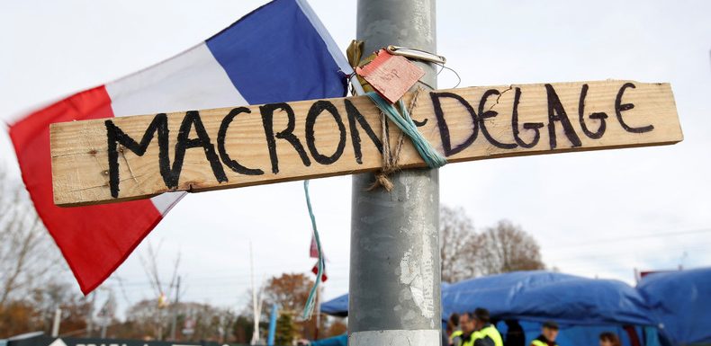 Gilets Jaunes : Colère de Charente Libre mis en cause par la justice pour avoir couvert le procès fictif de Macron suivi de sa décapitation
