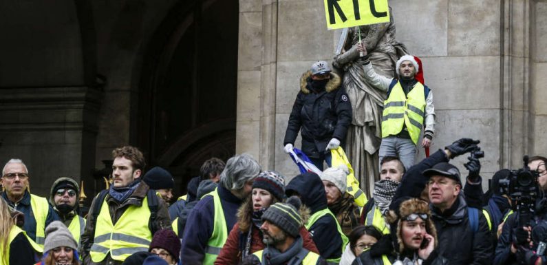 « Gilets jaunes » : Emmanuel Macron mobilise pour la « grande concertation nationale »
