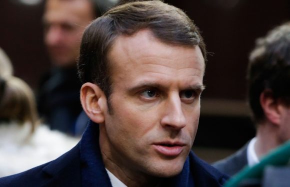 Emmanuel Macron présente ses vœux aux Français en toute sobriété