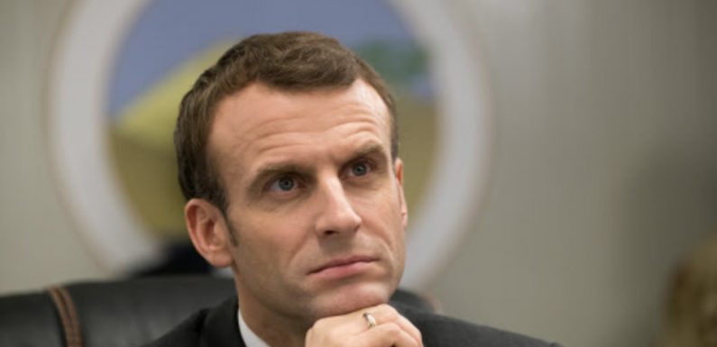 Emmanuel Macron a-t-il fait le signe du Wakanda au Tchad?