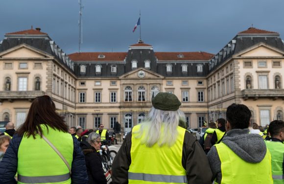 Mise en scène d’une «décapitation» de Macron: Trois personnes placées en garde à vue