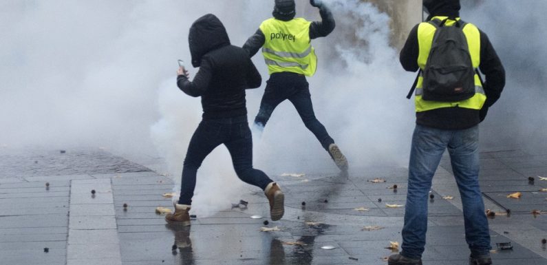 «Gilets jaunes»: Une marche pour dire «stop aux violences» et en soutien à Emmanuel Macron