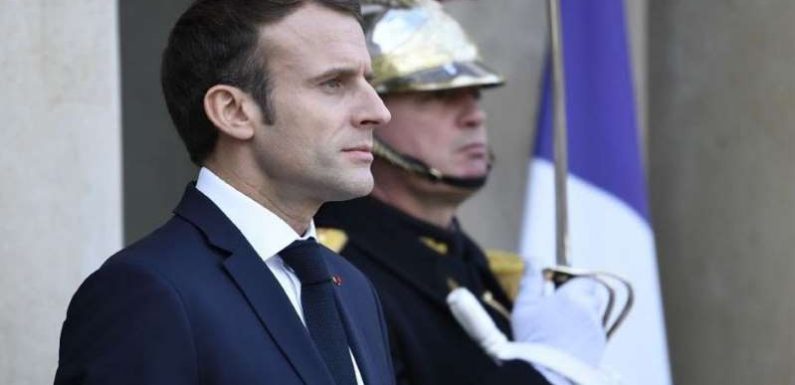 « Gilets jaunes » : une réunion mardi à l’Elysée pour organiser la concertation nationale