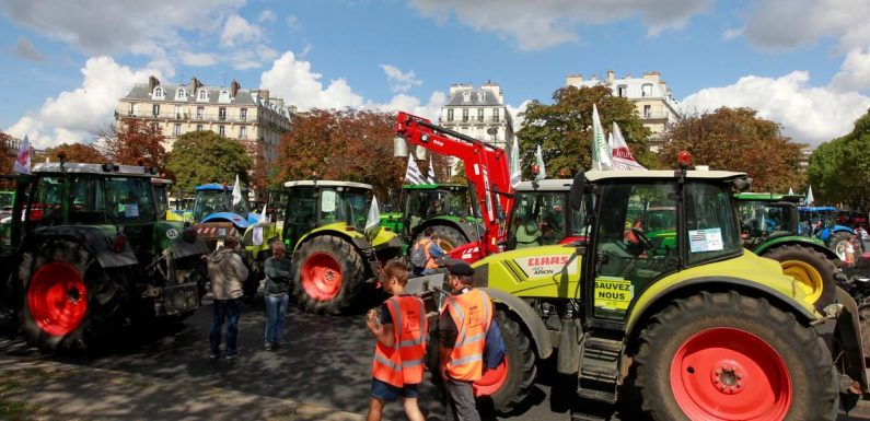 Excédés par l’«agribashing», les agriculteurs sortent les tracteurs (IMAGES)