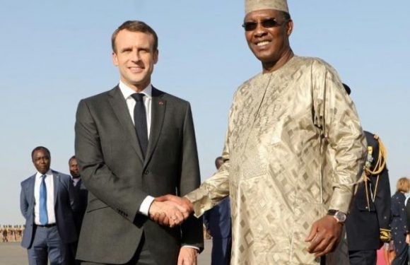 Au Tchad, Emmanuel Macron rend visite aux hommes de Barkhane