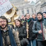 Gilets jaunes : ils veulent du pain, macron cède des miettes