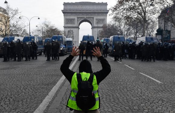 Malgré des violences, l’acte IV des gilets jaunes évite le pire mais met Macron sous pression – Le HuffPost