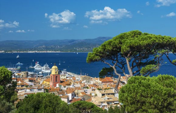 Emmanuel et Brigitte Macron aperçus à Saint-Tropez