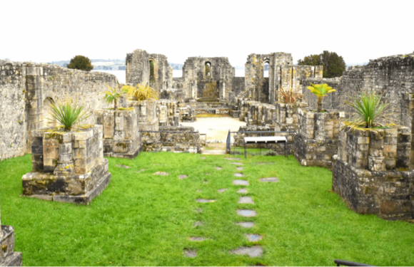 (Re)découvrez les ruines de l’abbaye bretonnes de Landévennec !