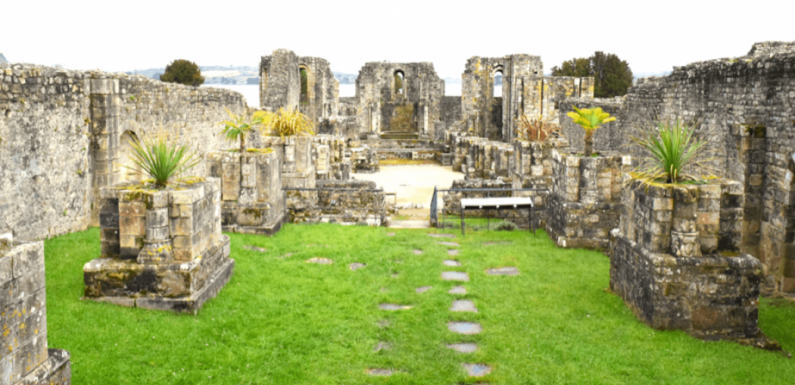(Re)découvrez les ruines de l’abbaye bretonnes de Landévennec !