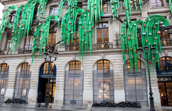 In Paris, the Gilets Jaunes Protests Impact Holiday Shopping Season