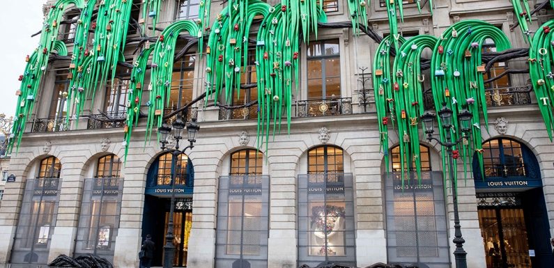 In Paris, the Gilets Jaunes Protests Impact Holiday Shopping Season