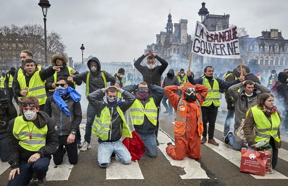 First Dior Men, Now Thom Browne—The Gilets Jaunes Are Impacting the Fall ’19 Paris Men’s Shows