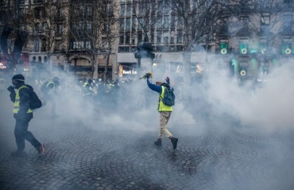 Des milliers de «gilets jaunes» manifestent en France