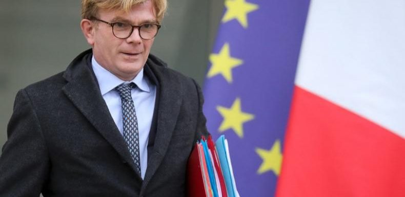 Pour éviter les députés hors-sol, un ministre envisage la possibilité de revenir sur le non-cumul