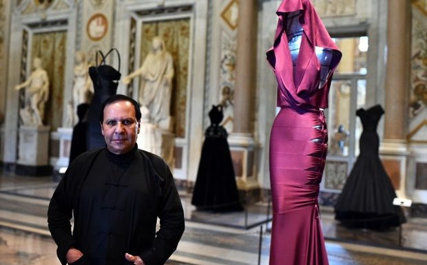 Depuis Sidi Bou Saïd, Azzedine Alaïa continue d’inspirer les créateurs tunisiens