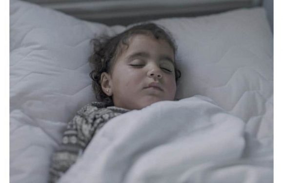 Troublantes photos d’enfants réfugiés dans leur sommeil