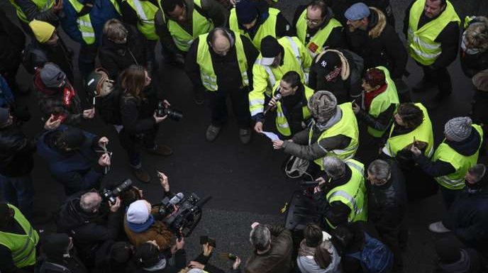 Avec le « grand débat national », « les engagements du président apparaissent trop minimaux pour susciter la confiance »