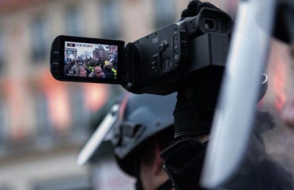 « On est dans la même galère ! »: Journaliste pigiste, ma vie sur les ronds-points avec des gilets jaunes