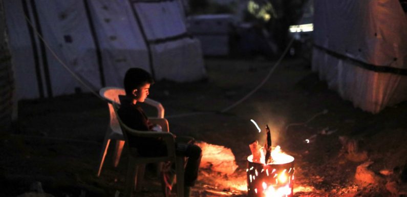 À Lesbos, les mineurs, femmes enceintes et victimes de torture sont abandonnés, selon un rapport d’Oxfam