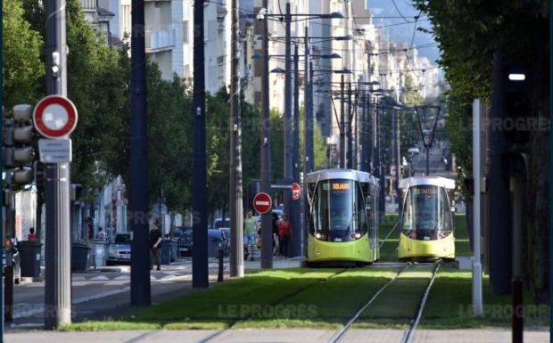 Saint-Etienne (42) : un migrant récidiviste s’exhibe dans le tram devant une jeune fille de 13 ans
