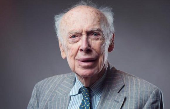Le généticien James Watson, pionnier de l’ADN et prix Nobel, déchu de ses titres pour ses propos controversés sur la race et l’intelligence