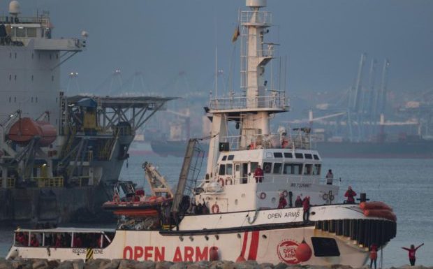 Immigration : L’Espagne empêche le bateau de l’ONG Open Arms de prendre la mer