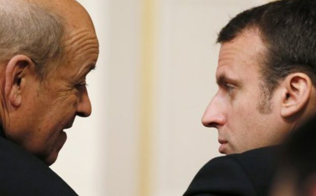 Réformes. « Il faut peut-être arrêter les bêtises » : Jean-Yves Le Drian met en garde Emmanuel Macron