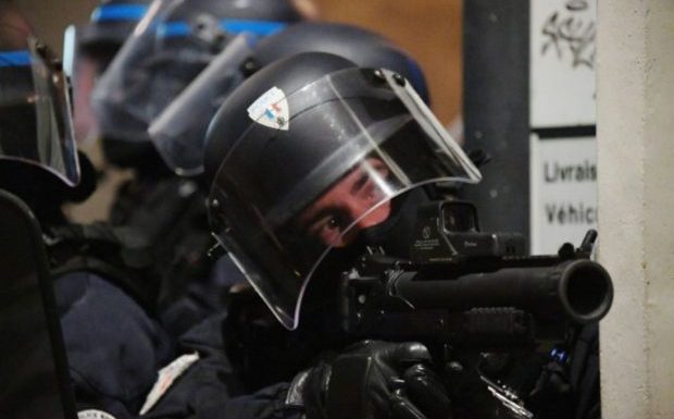 Le LBD 40, un lance-grenade automatique destiné à des applications militaires, transformé en une arme antiémeute «non létal»