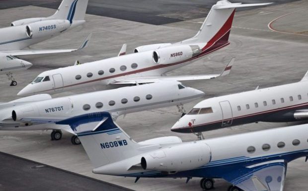 A Davos, l’élite se préoccupe du climat mais vole en jet privé