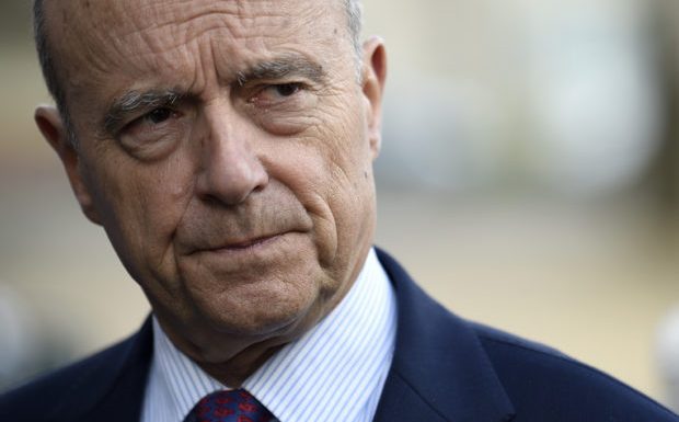 «Gilets jaunes» : Juppé lance «un appel à la raison» et rend un hommage aux forces de l’ordre