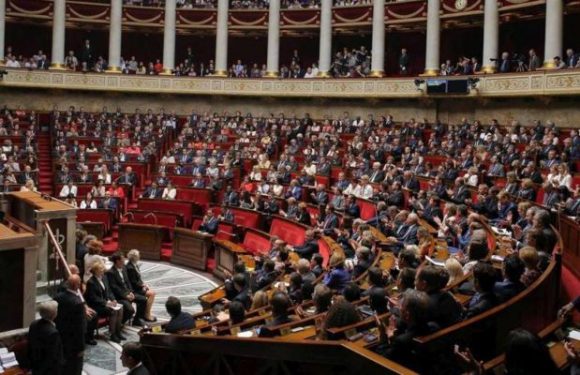 Des députés LREM veulent obliger les Français à fournir une pièce d’identité pour pouvoir s’inscrire sur un réseau social. Une mesure adoptée par la Chine en 2017