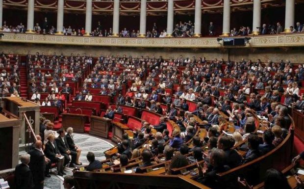 Des députés LREM veulent obliger les Français à fournir une pièce d’identité pour pouvoir s’inscrire sur un réseau social. Une mesure adoptée par la Chine en 2017
