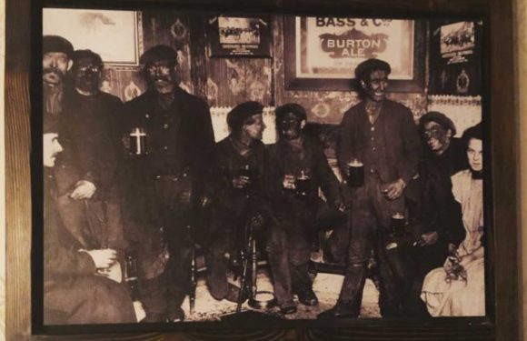 Etats-Unis : « le restaurant voit là une photo de mineurs de charbon mais moi je vois des blackface offensantes »