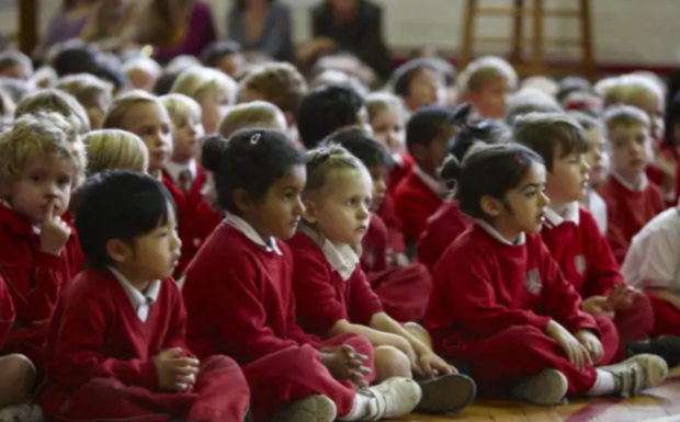 Angleterre : malgré une décision de justice l’école islamique continue les ségrégations sexistes envers les petites filles, les inspecteurs se sentent délaissés par les politiques