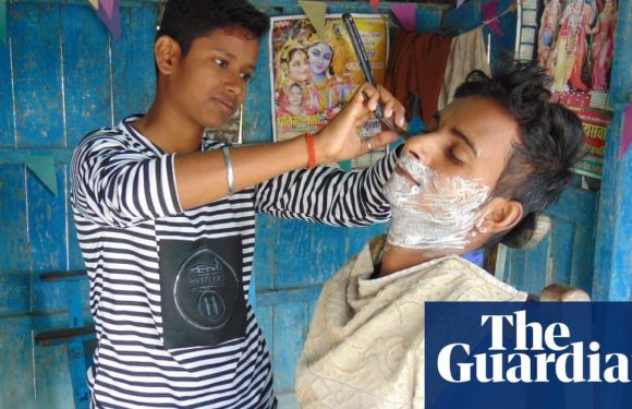 Indian sisters pretend to be boys to keep barbershop afloat