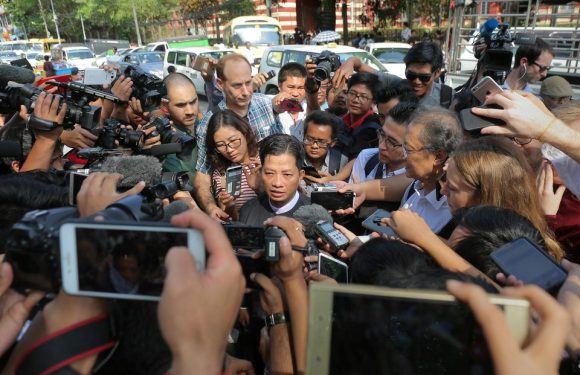 La Birmanie garde en prison deux journalistes de Reuters