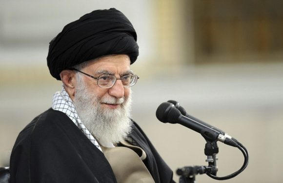 Khamenei: certains responsables américains sont «des idiots de première classe»