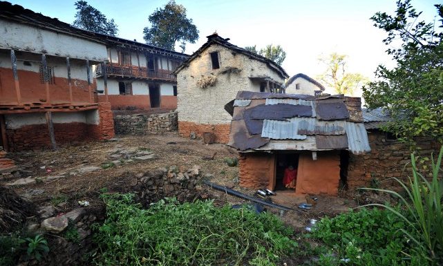 Népal: une femme bannie de son village pendant ses menstruations meurt