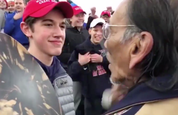 Des élèves catholiques se moquent d&rsquo;autochtones à Washington