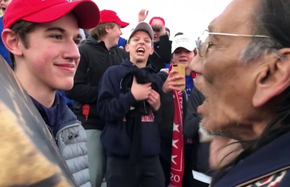 Étudiants blancs contre Amérindiens: Trump s’en mêle