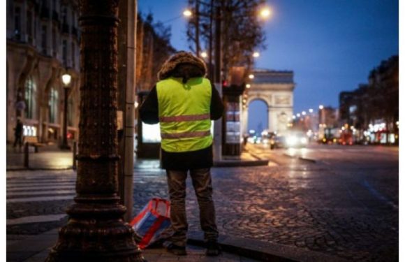 Les « gilets jaunes » de nouveau mobilisés dans la rue, heurts à Paris