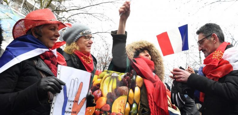 « Foulards rouges » : un organisateur dénonce « beaucoup de désinformation » autour du mouvement