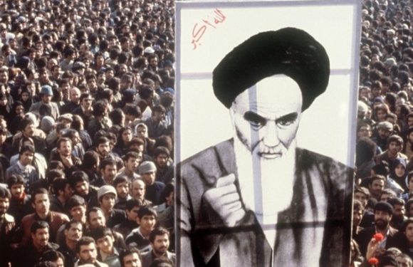 Il y a 40 ans, le chah fuyait un Iran épris de révolution